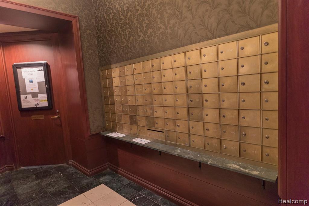 3320 SPINNAKER Lane, Detroit, MI 48207 — Photo 12