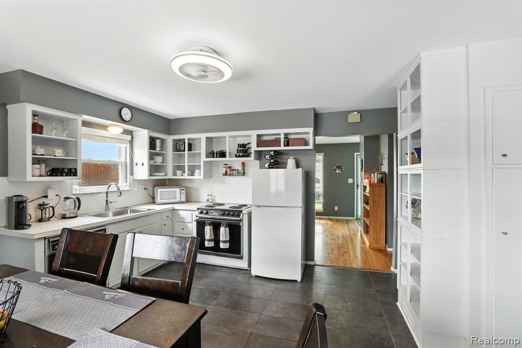 678 Shenandoah Drive, Clawson, MI — Photo 13