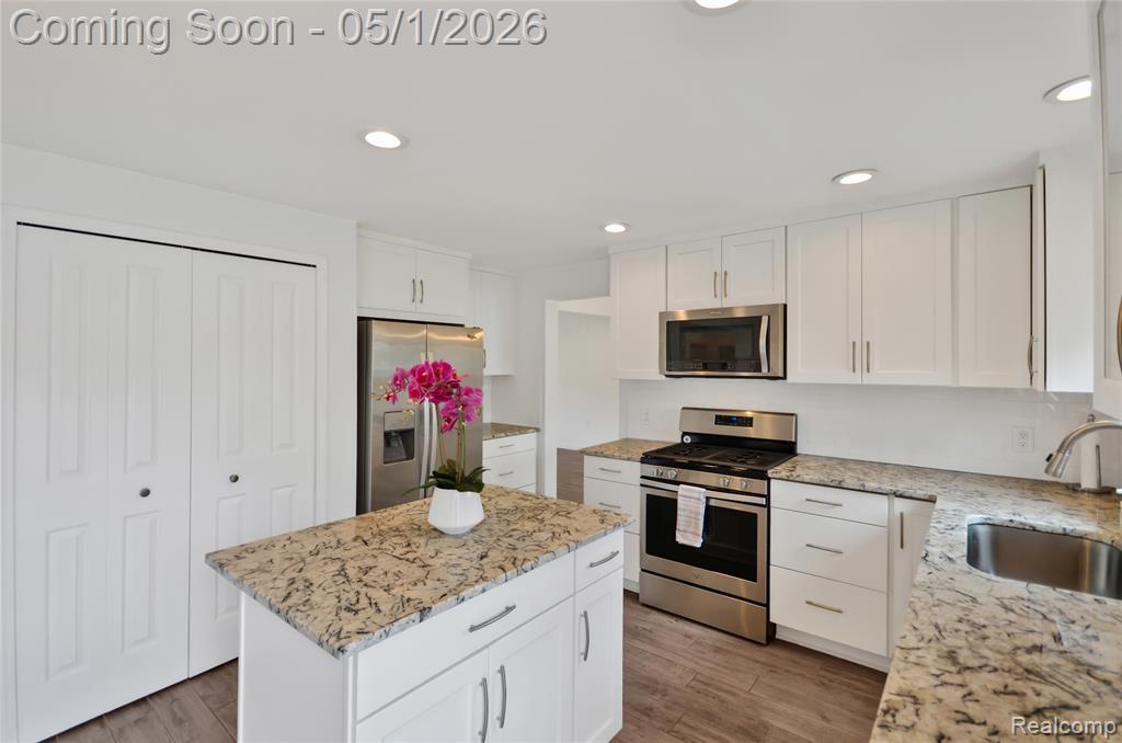 1100 Shallowdale Drive, Troy, MI 48085 — Photo 19
