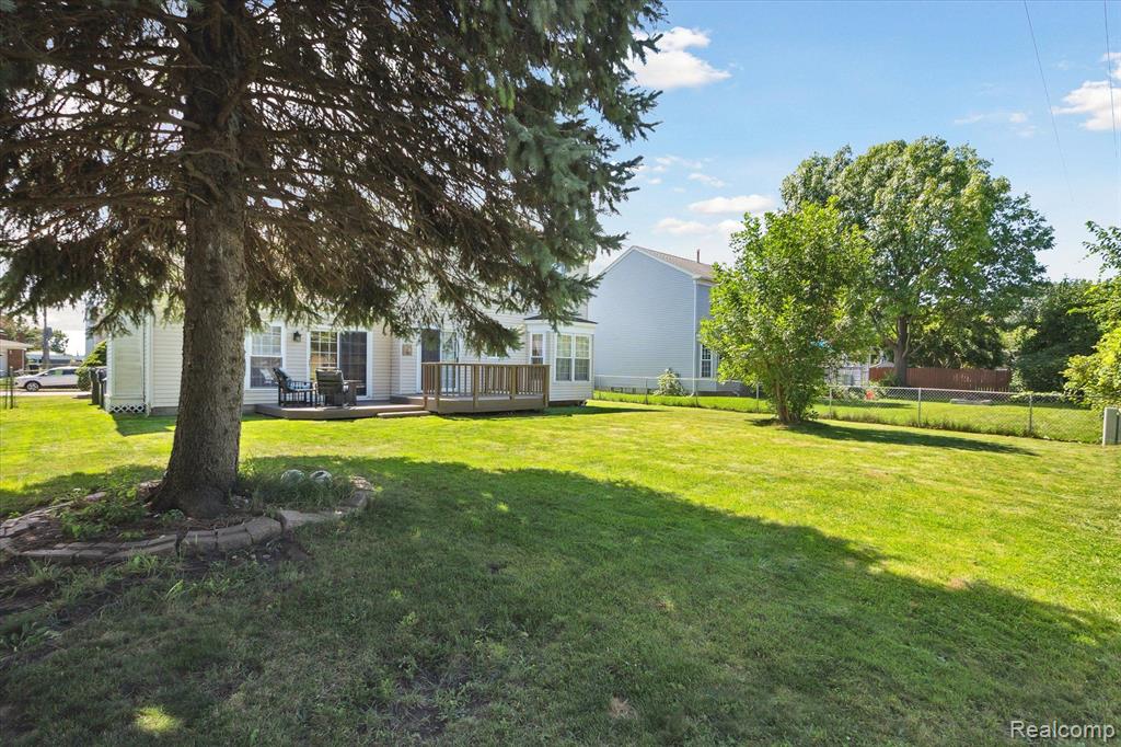 8979 BROUGHAM Drive, Sterling Heights, MI 48312 — Photo 49