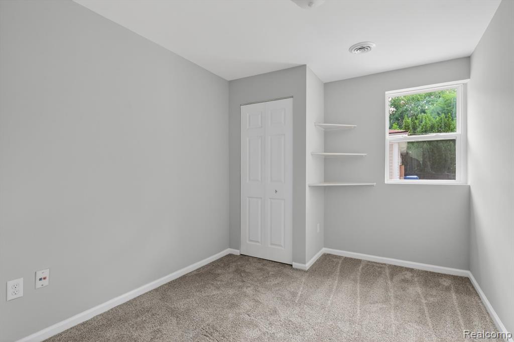 4841 Fenmore Avenue, Waterford, MI 48328 — Photo 26