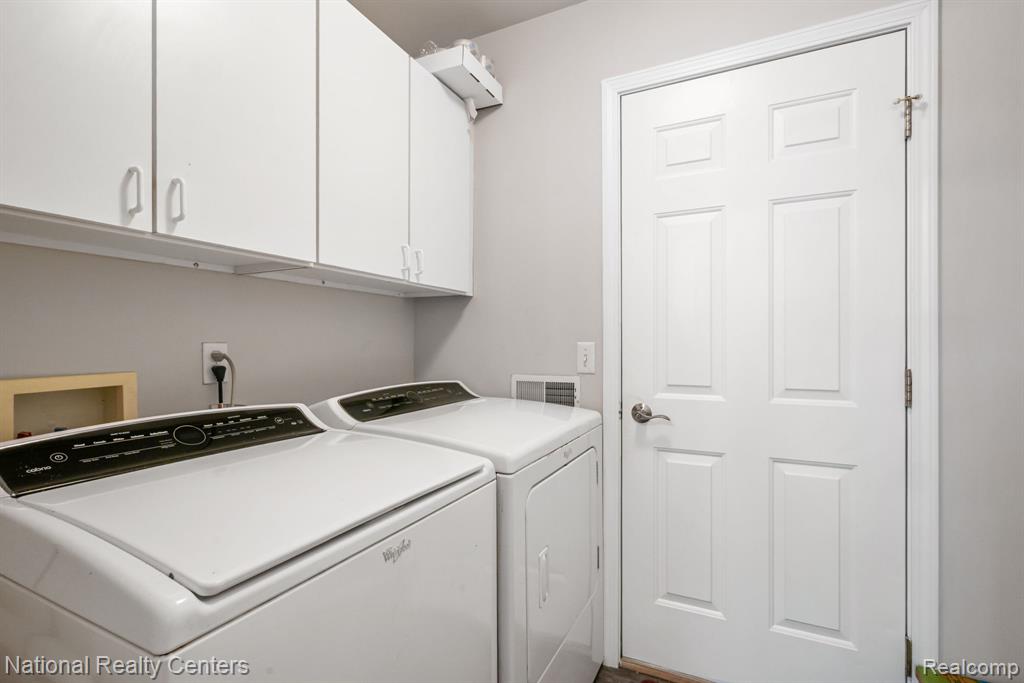 8019 Springdale Drive, White Lake, MI — Photo 12