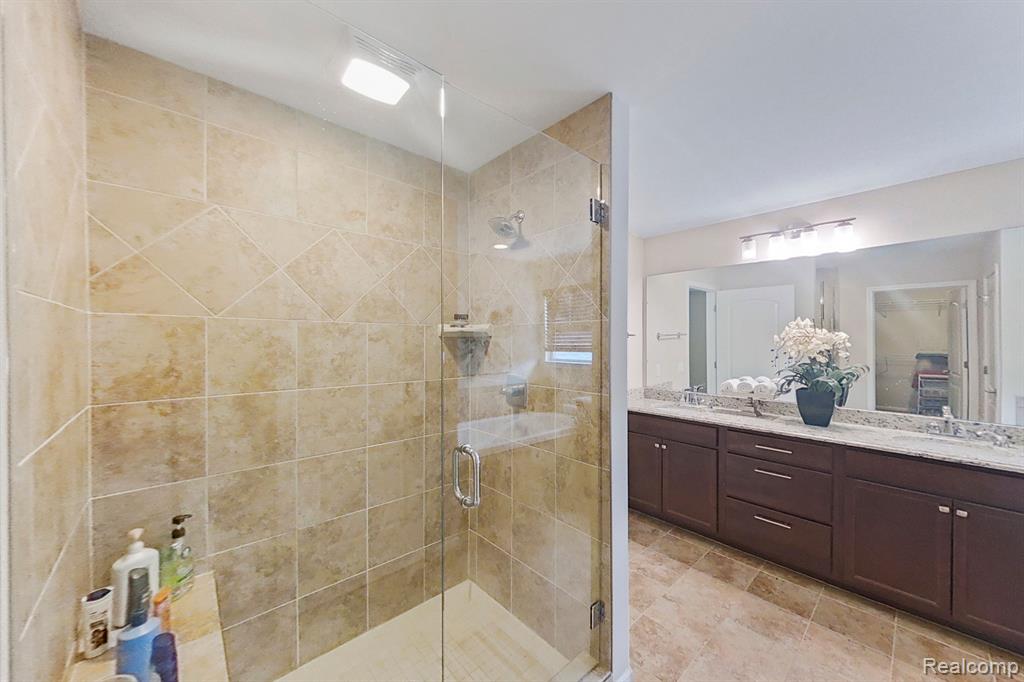 50736 SEVILLA Circle, Novi, MI — Photo 45
