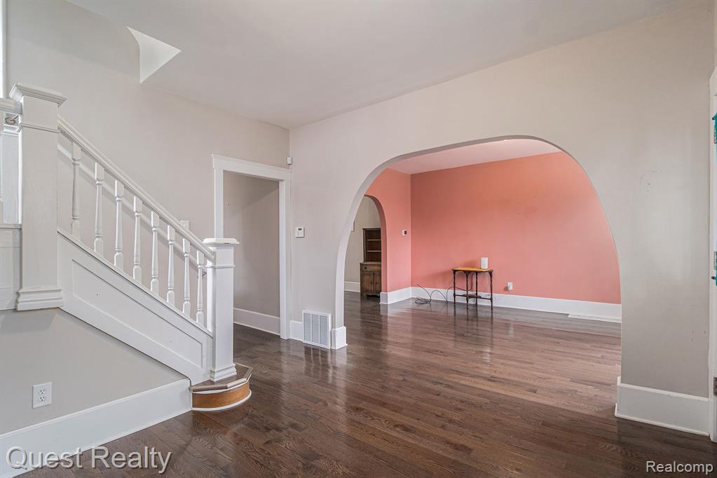 2499 BALDWIN Street, Detroit, MI 48214 — Photo 6