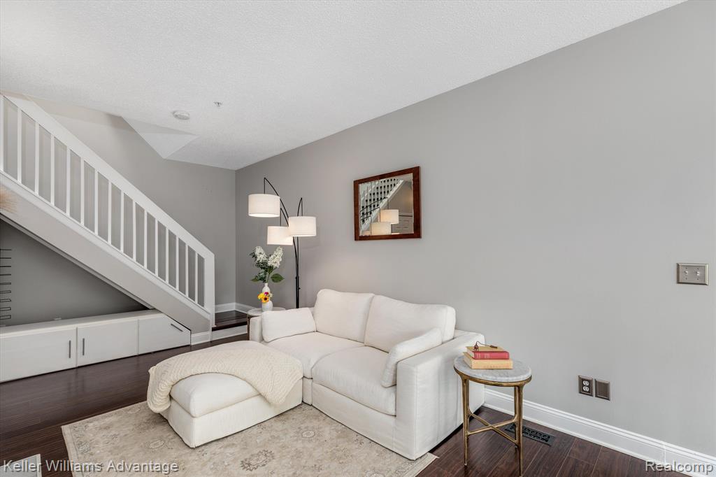 49573 DONOVAN Boulevard, Plymouth, MI 48170 — Photo 8