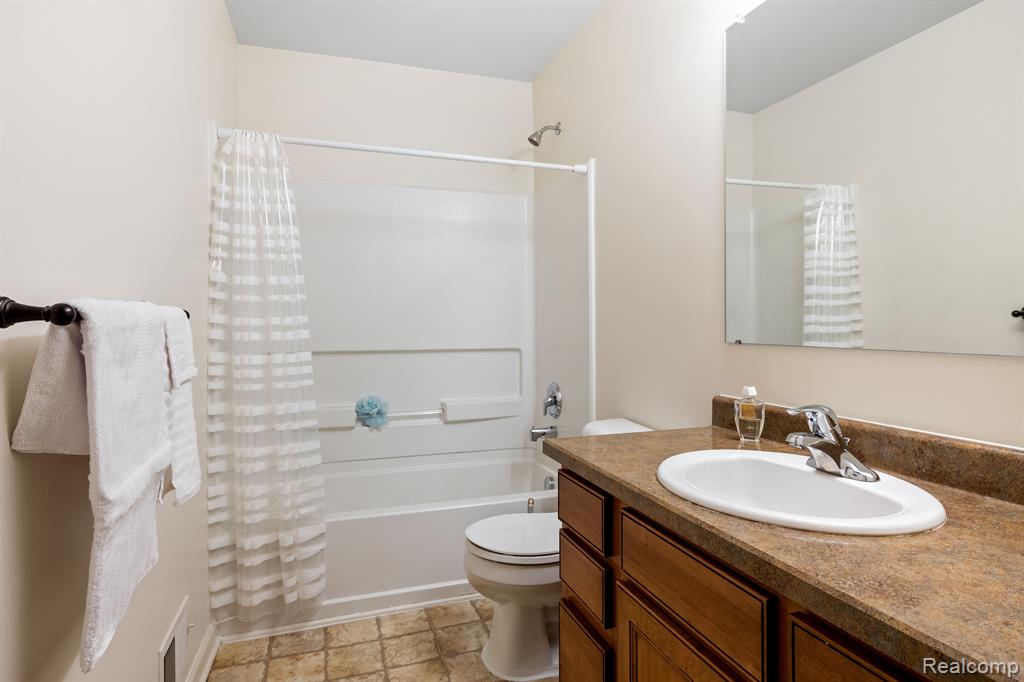 8844 Somerset Lane, Ypsilanti, MI 48198 — Photo 24