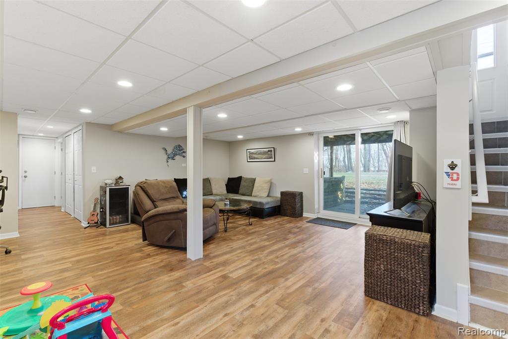 4051 Lake Front Street, Waterford, MI 48328 — Photo 24