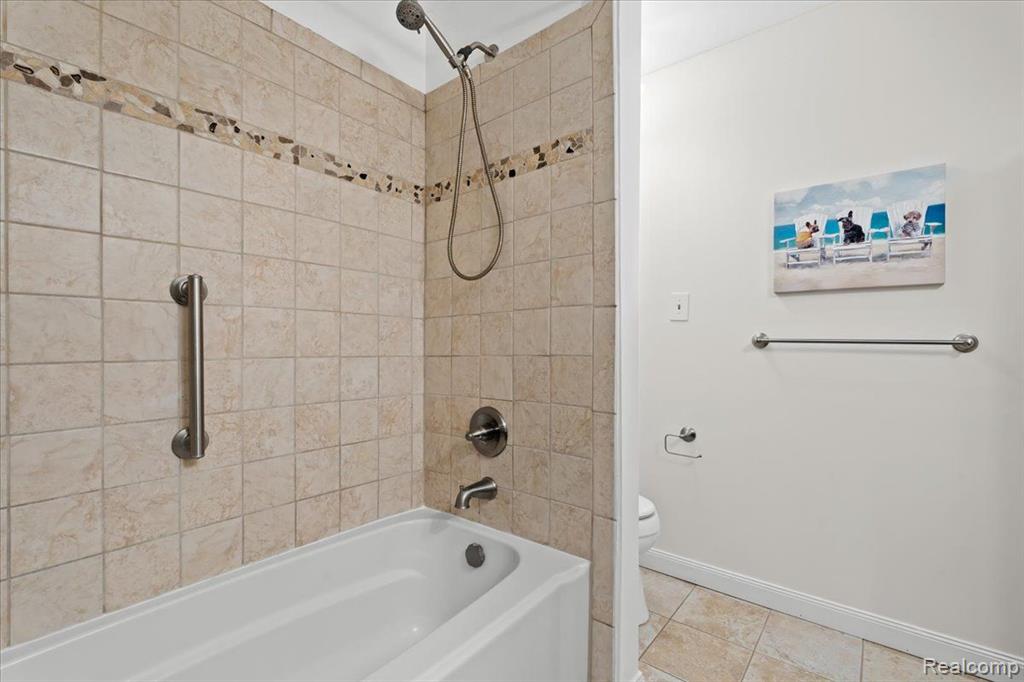 80 GROVELAND Drive, Howell, MI 48843 — Photo 15