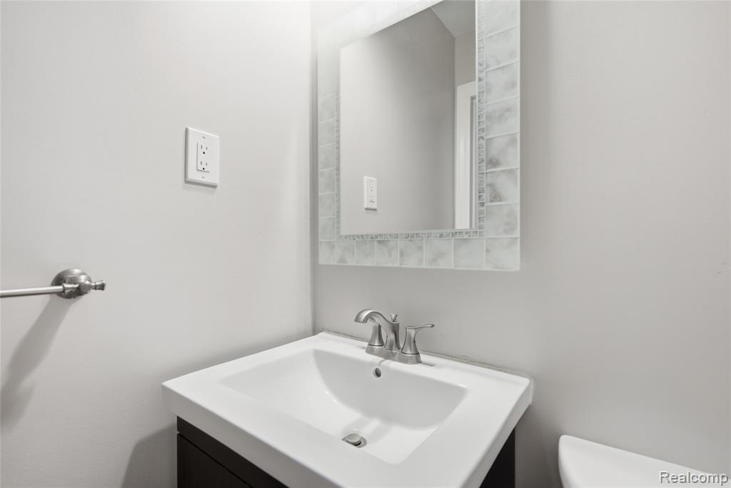 5385 Milane Circle, Clarkston, MI — Photo 11