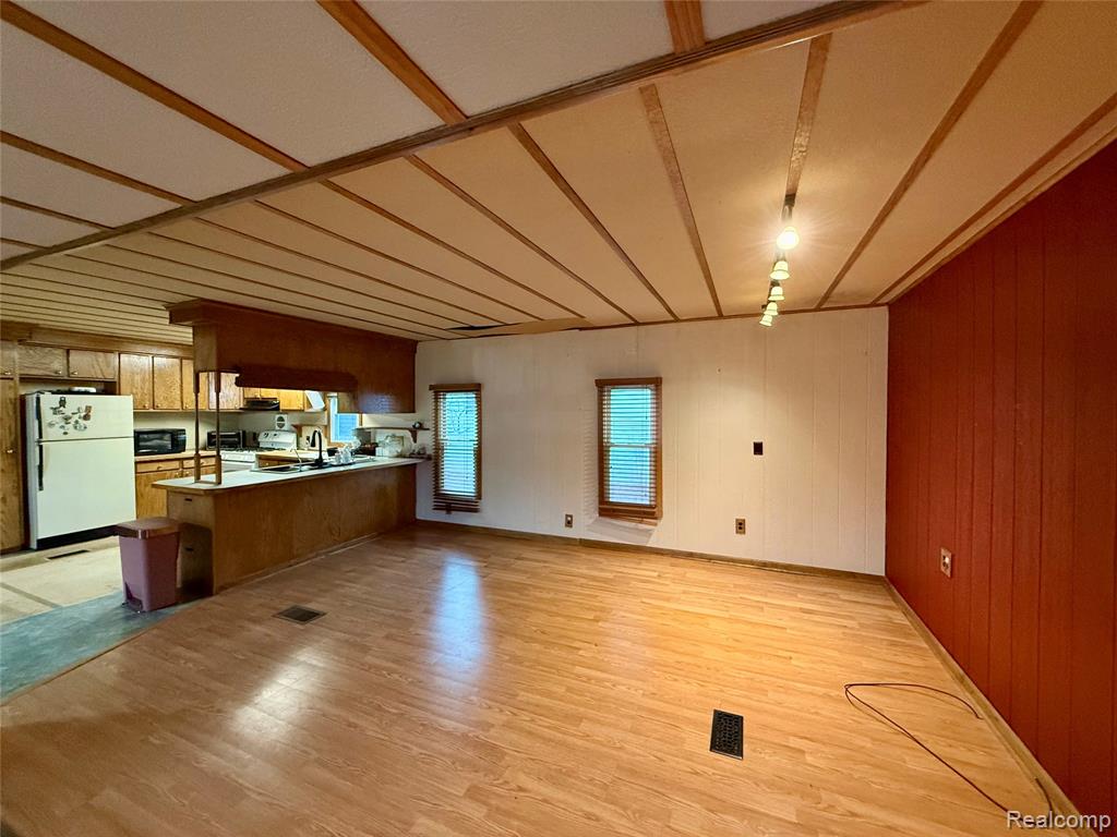 277 Glengarry Ct. W, Highland, MI — Photo 3