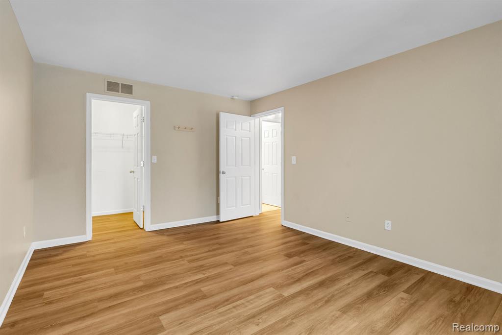 8208 Chesapeake Circle, Walled Lake, MI 48390 — Photo 28