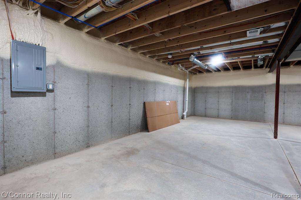 2047 Edward Lane East, MI — Photo 22