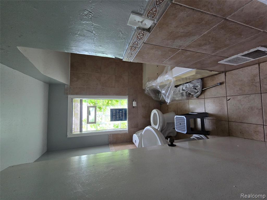 18108 Waltham Street, Detroit, MI 48205 — Photo 13
