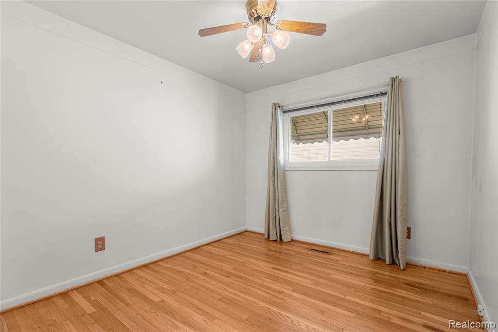 4915 Raymond Avenue, Dearborn Heights, MI 48125 — Photo 16