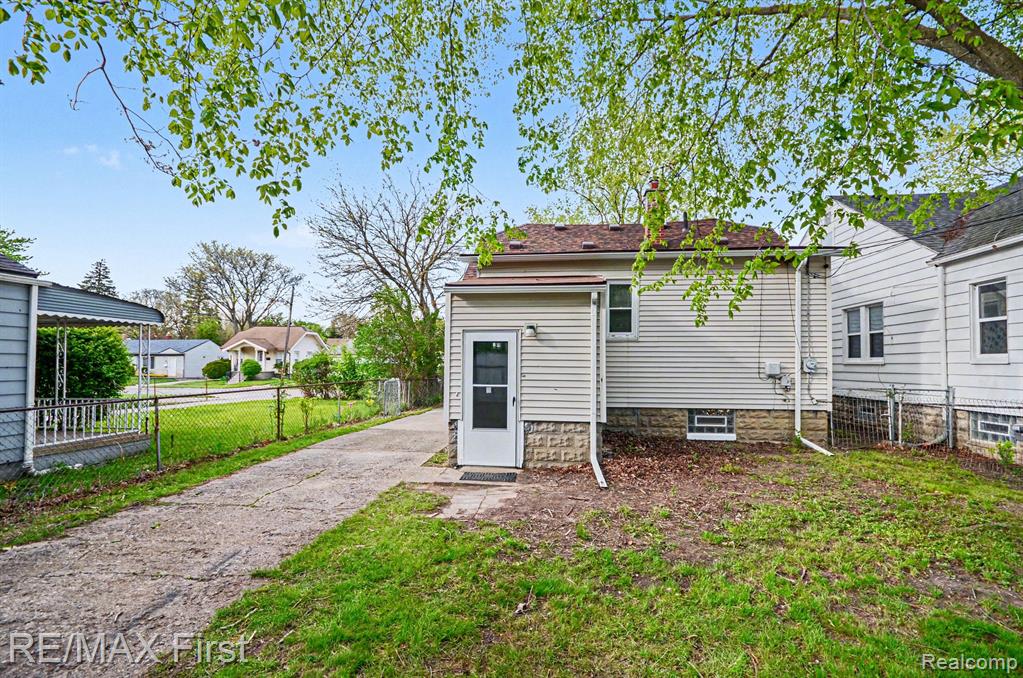 14842 Collinson Avenue, Eastpointe, MI 48021 — Photo 15