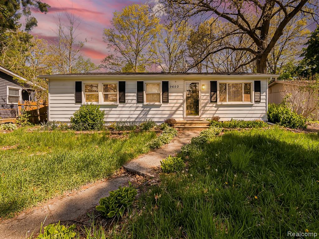 9650 Cooley Lake Road, White Lake, MI