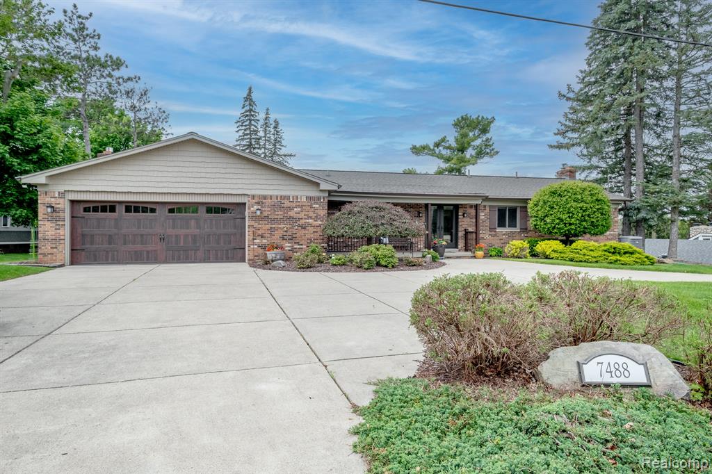7488 DRIFTWOOD Drive, Fenton, MI 48430 — Photo 28