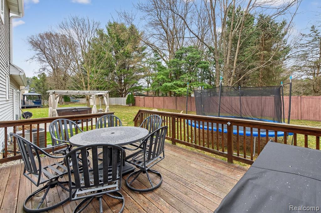 2454 Calvin Court, Pinckney, MI 48169 — Photo 34