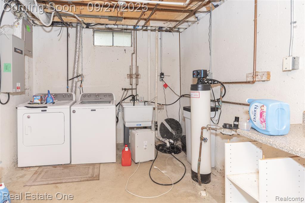 704 Grand Court, South Lyon, MI 48178 — Photo 34
