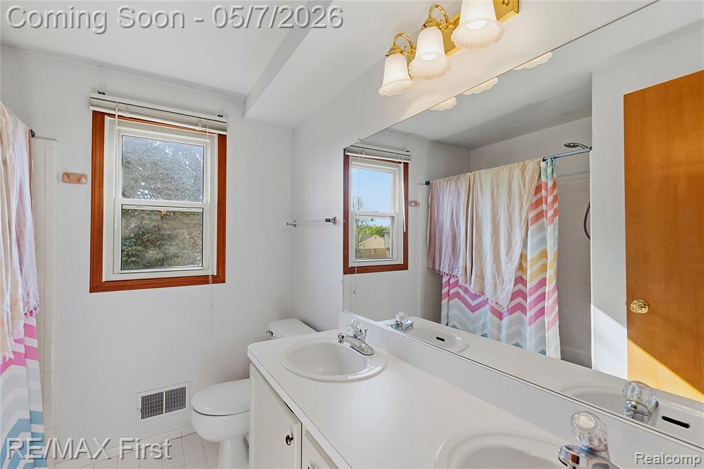 1800 Hillman Drive, Troy, MI 48083 — Photo 25