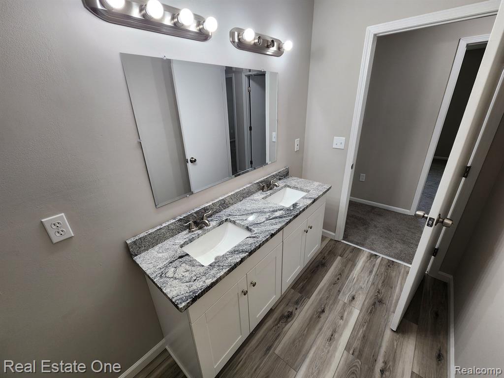 700 W GARDENIA Avenue, Madison Heights, MI 48071 — Photo 19