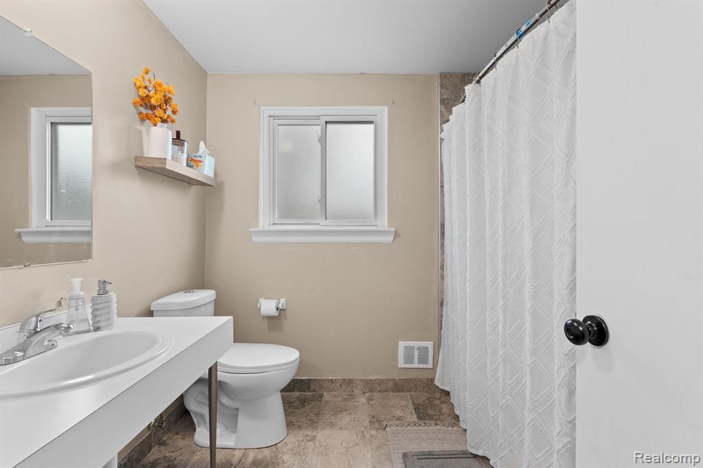8209 Farnum, Warren, MI 48093 — Photo 7