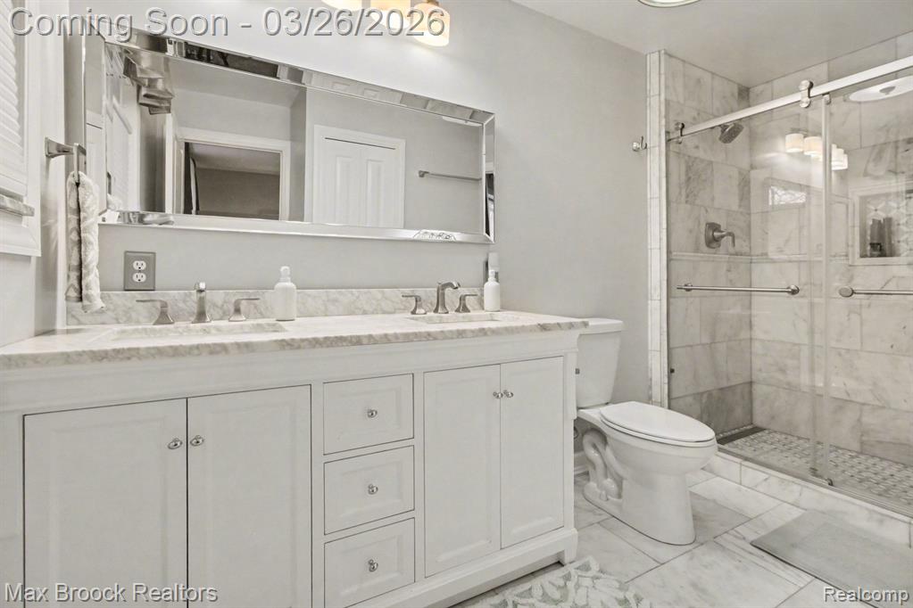 2261 Avondale Street, Sylvan Lake, MI 48320 — Photo 16