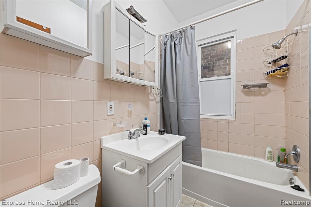 3321 Holbrook Street, Hamtramck, MI 48212 — Photo 16