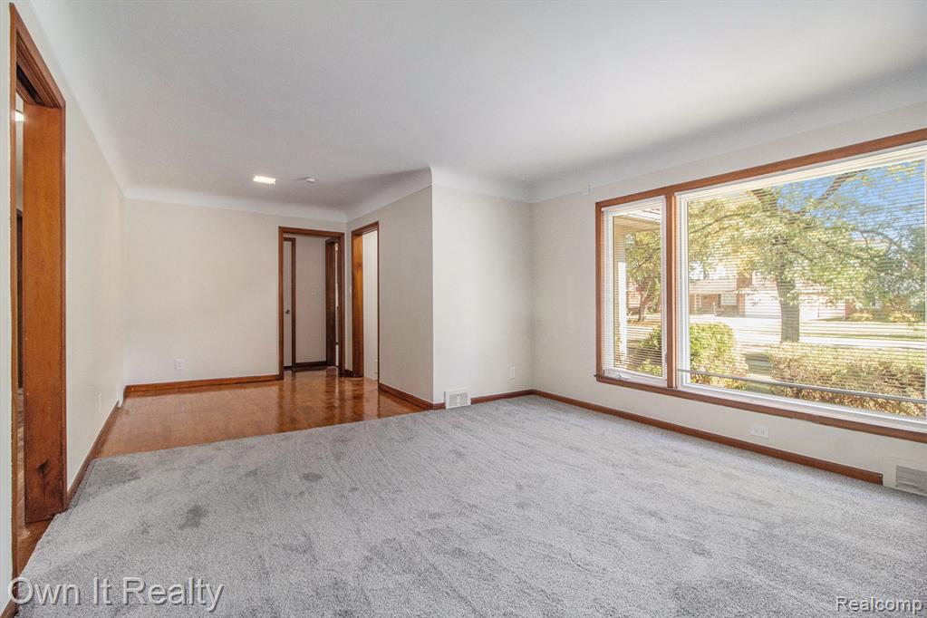 27619 California Drive SW, Southfield, MI 48076 — Photo 10