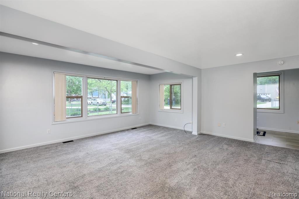 330 BEACHWAY Street, Whitmore Lake, MI 48189 — Photo 15