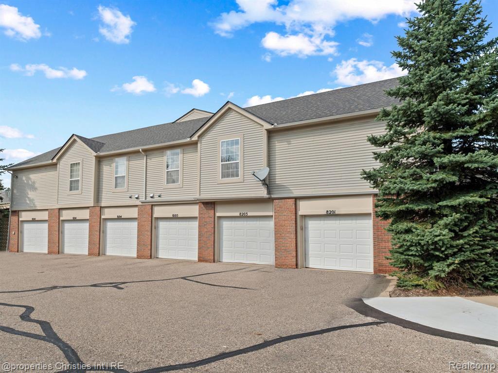 8201 CHESAPEAKE Circle, Walled Lake, MI 48390 — Photo 22