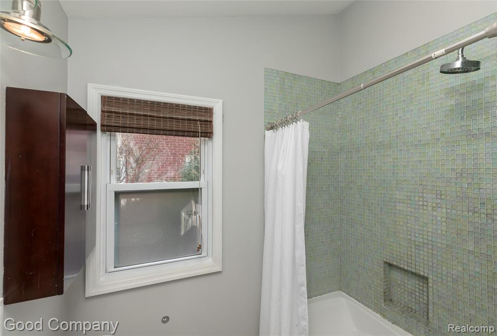 702 Orchard View Drive, Royal Oak, MI 48073 — Photo 18