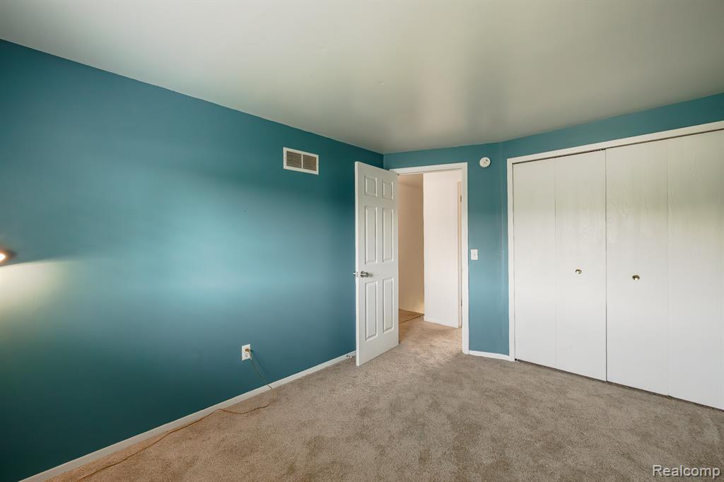 4851 Shoreline Boulevard, Waterford, MI 48329 — Photo 19