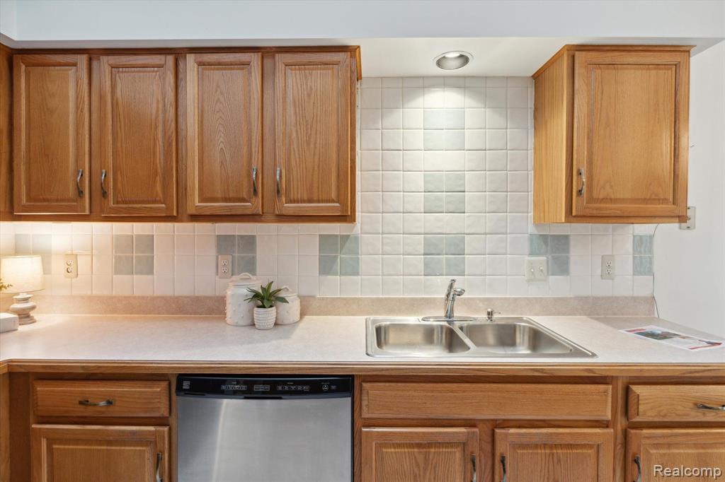 175 ESSEX Lane, Canton, MI 48187 — Photo 14