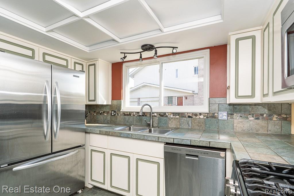6621 Northpoint Drive, Troy, MI 48085 — Photo 30