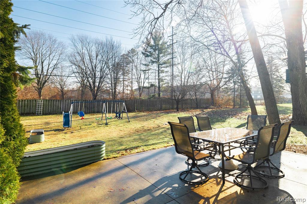 907 Huntclub Boulevard, Auburn Hills, MI 48326 — Photo 38