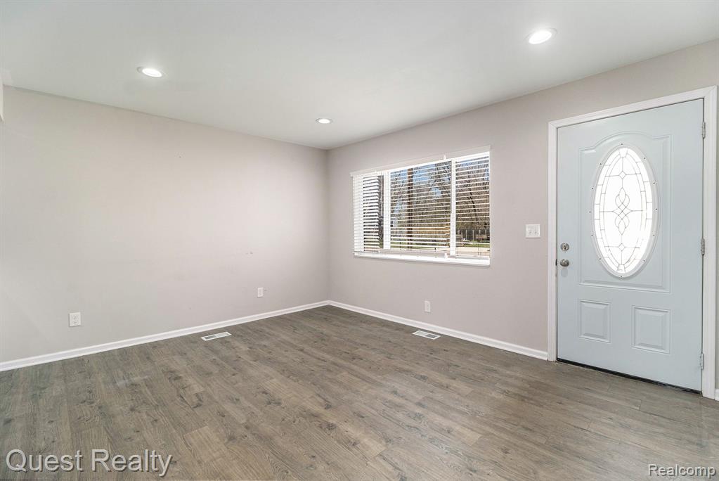 9489 PORTAGE Trail, White Lake, MI — Photo 6