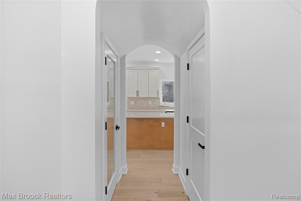7219 Oakwood Drive, West Bloomfield, MI — Photo 27