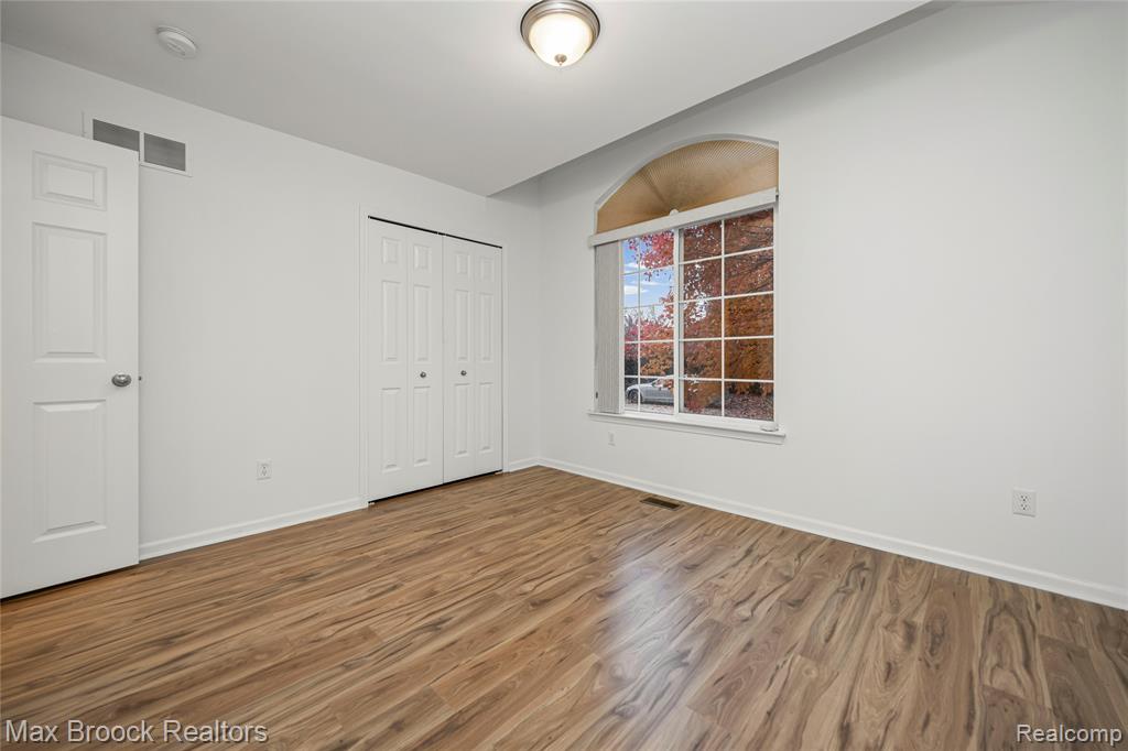 4852 Burberry Drive, Warren, MI 48092 — Photo 32