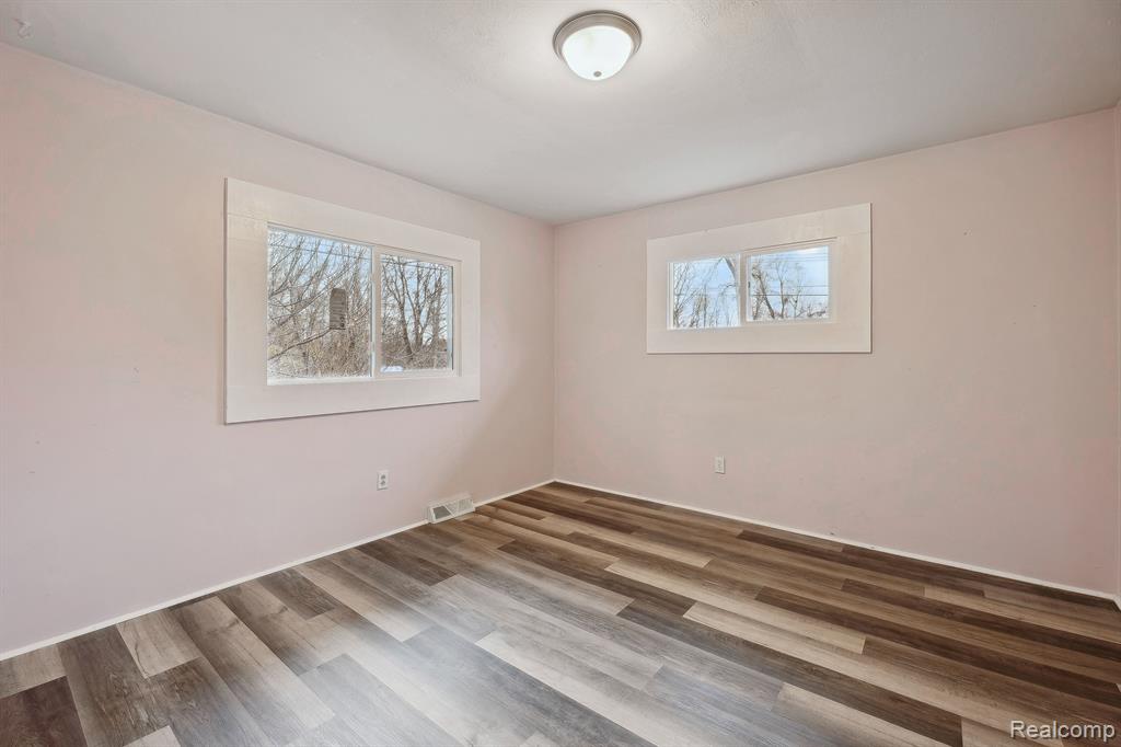 9014 GROVE Drive, Whitmore Lake, MI 48189 — Photo 15