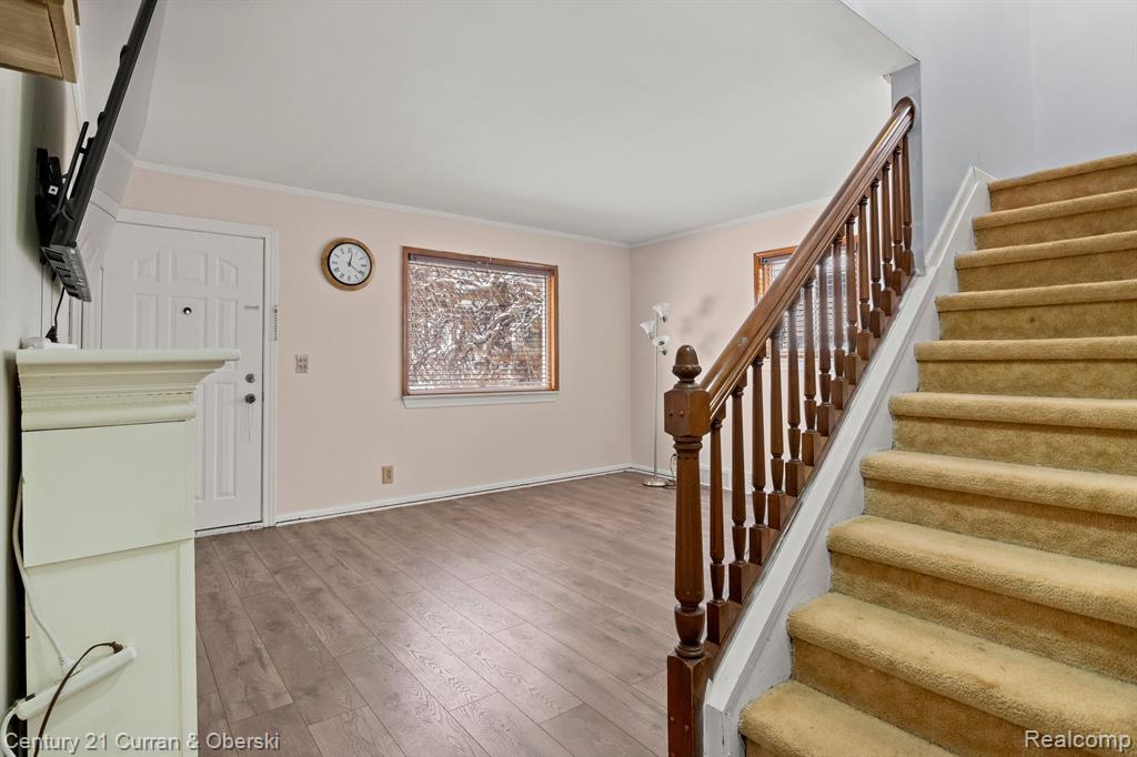 8054 ROBINDALE Avenue, Dearborn Heights, MI 48127 — Photo 4