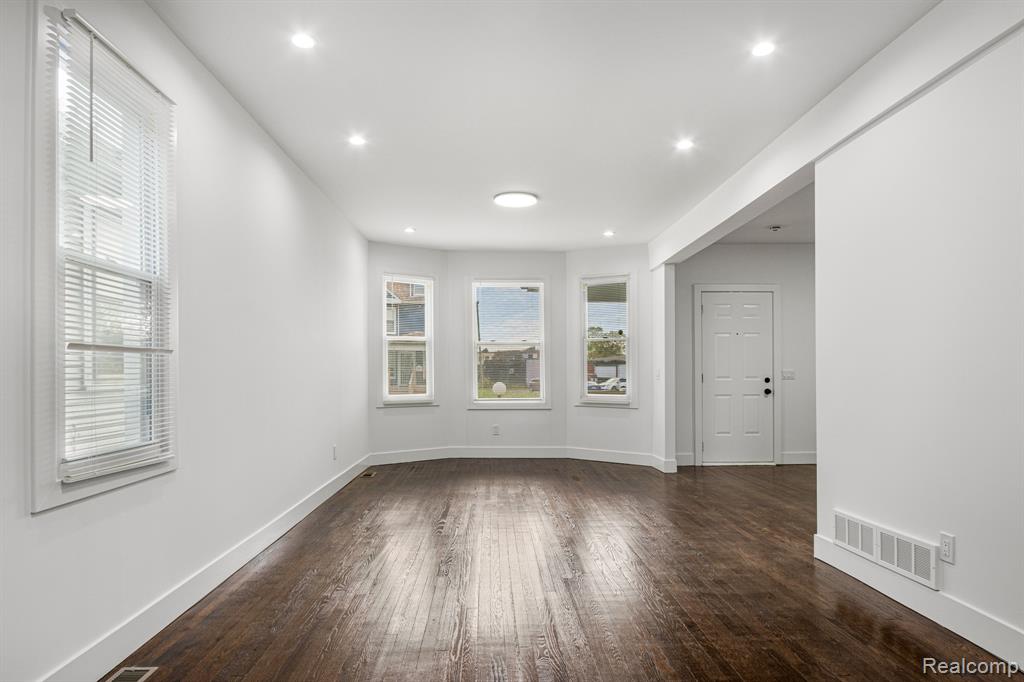 5442 Iroquois Street - Photo 4