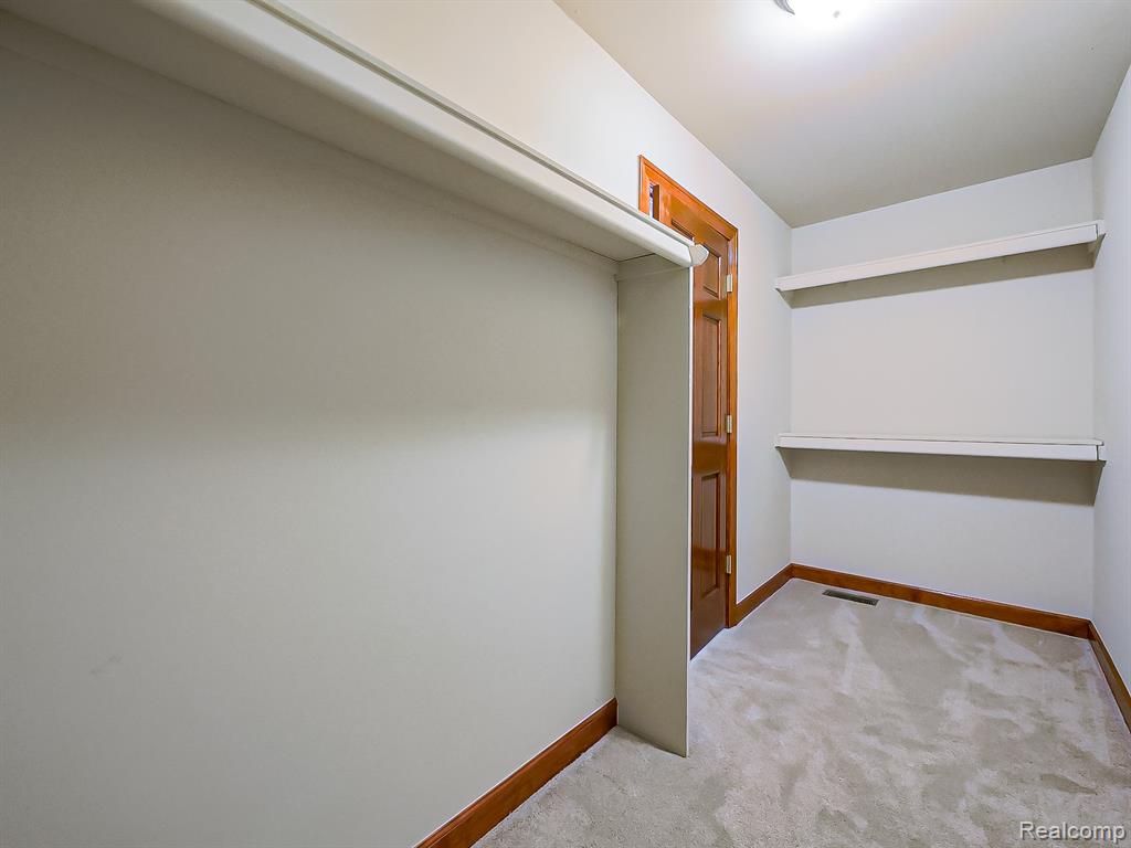 7364 Essex Drive, West Bloomfield, MI — Photo 47
