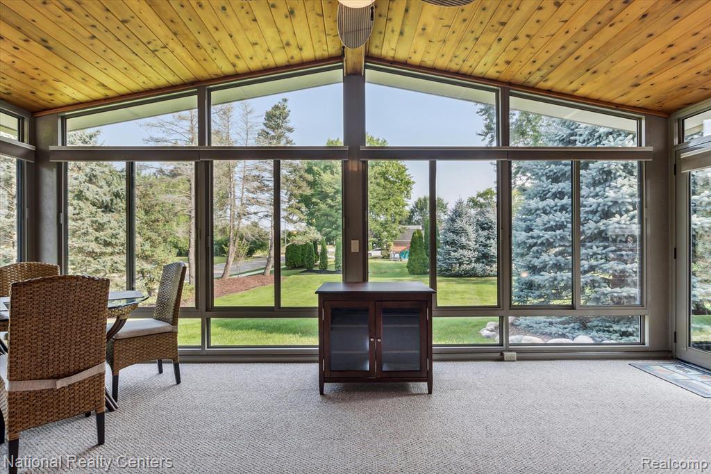 42372 COTSWOLD Court, Northville, MI 48168 — Photo 27