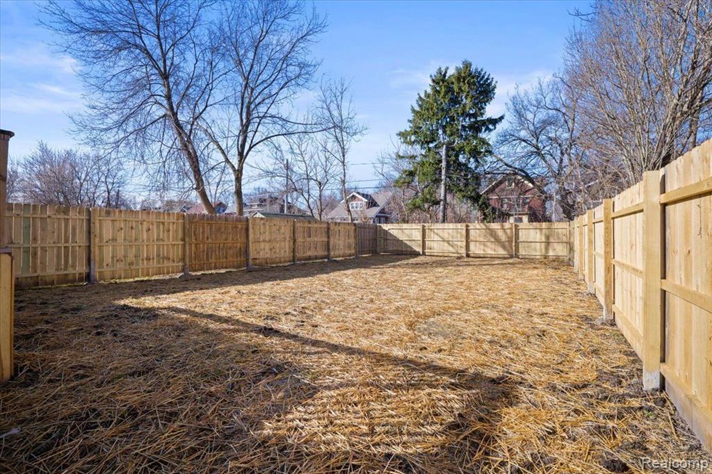 473 CHALMERS Street, Detroit, MI 48215 — Photo 39
