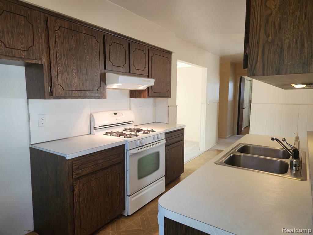 8395 DARLENE Street, Warren, MI 48093 — Photo 14