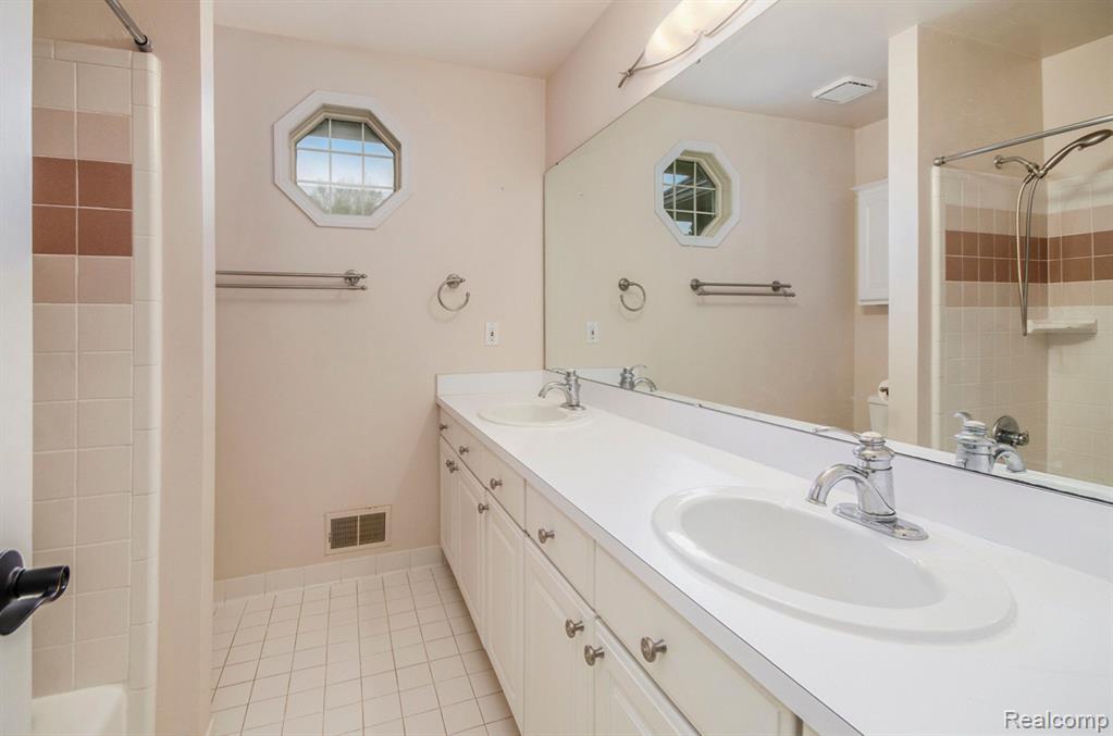 5401 Lone Pine Court, Brighton, MI 48116 — Photo 31