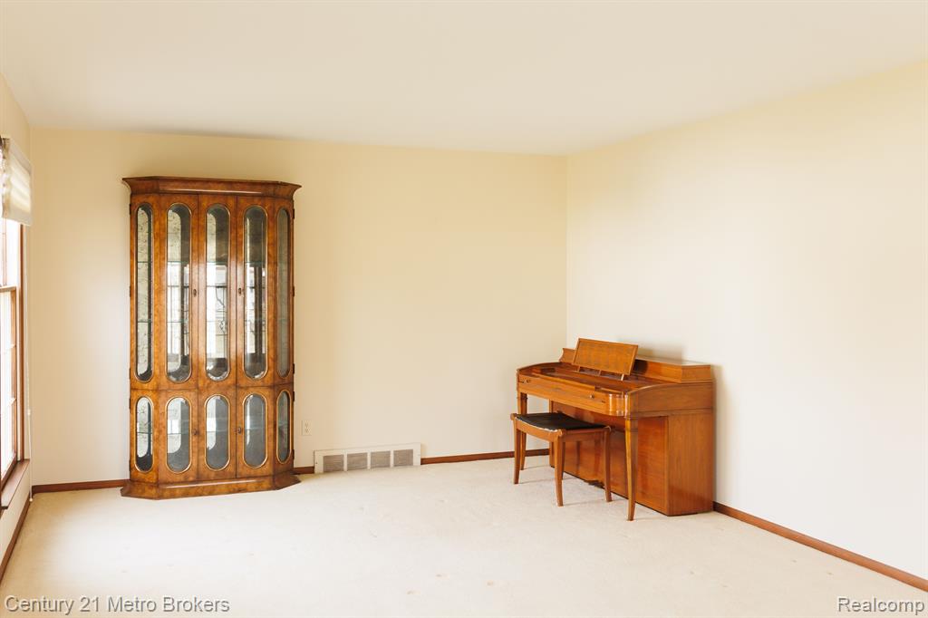 5444 PROVINCIAL Road, Grand Blanc, MI 48439 — Photo 8