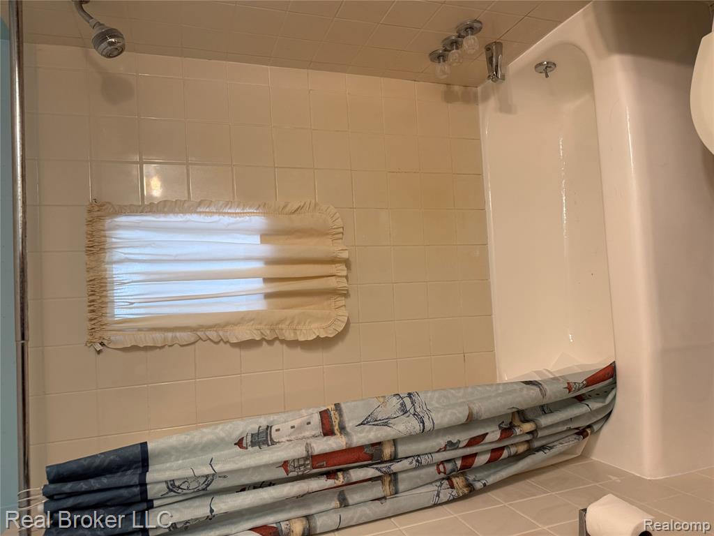 8637 Rowe Road, MI — Photo 28