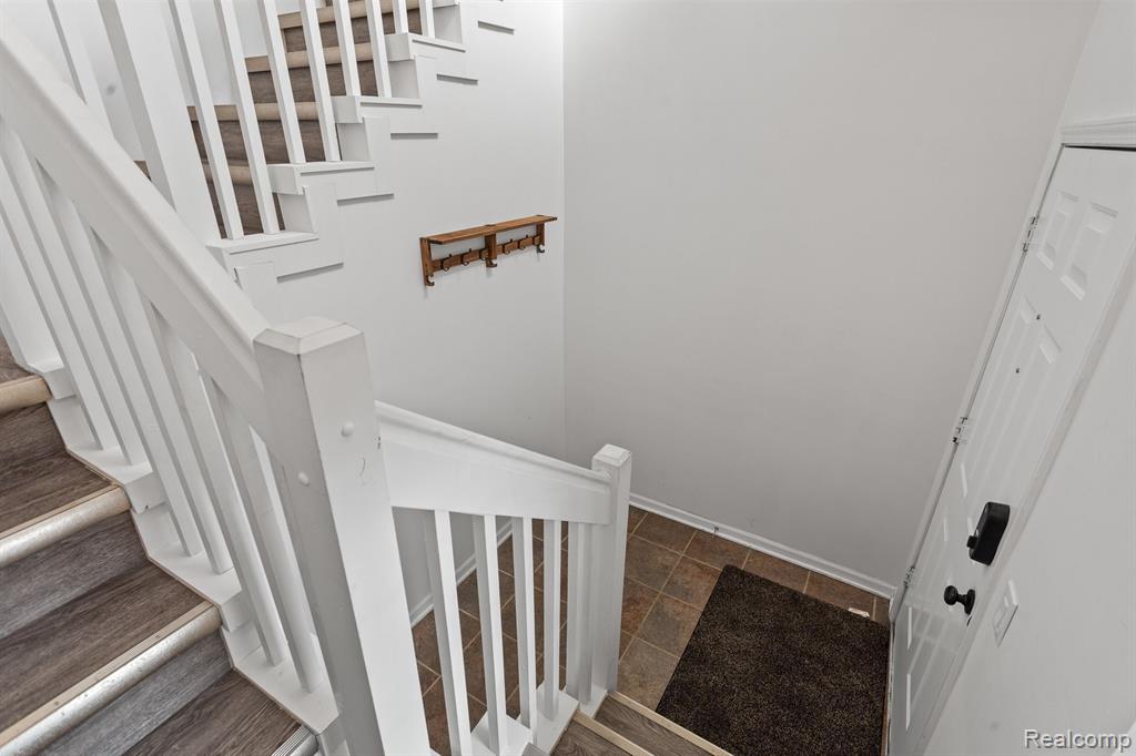 5529 TWIN OAKS Drive, Sterling Heights, MI 48314 — Photo 2